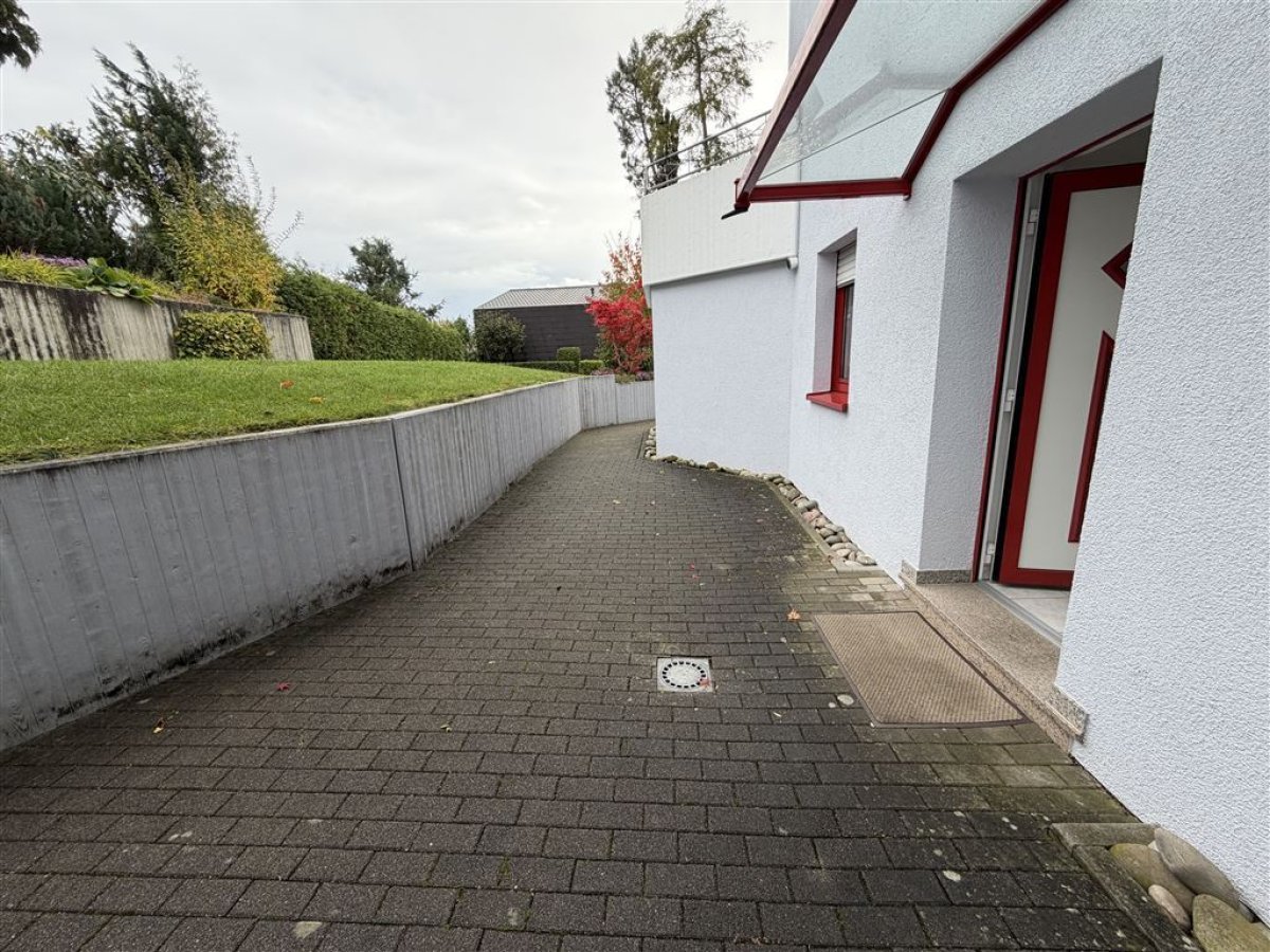 2-zi-erdgeschosswohnung-mit-kueche-bad-2-terrassen-2-abstellraeumen-in-schw-stetten-zu-vermieten Eingansbereich Mit Terrasse